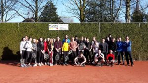 Cambreur krijgt tennisles bij T.C. Bas Dongen